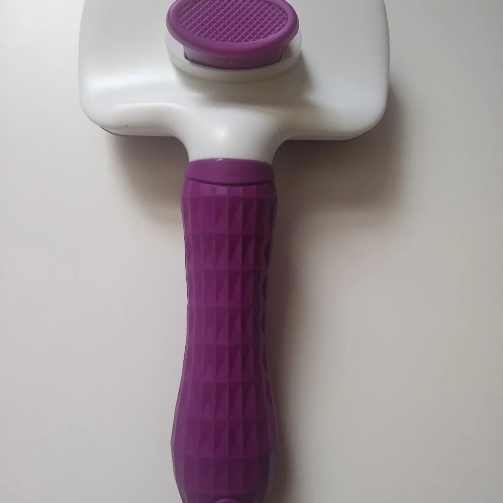 Timingila Self cleaning slicker brush for dogs and cats